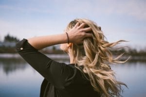 Reduce hair frizz with beauty tips